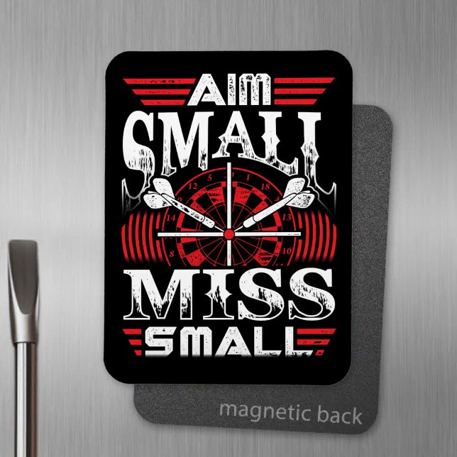 Aim Small Miss Small - Dart Player Magnet (Von Creator hochgeladen)