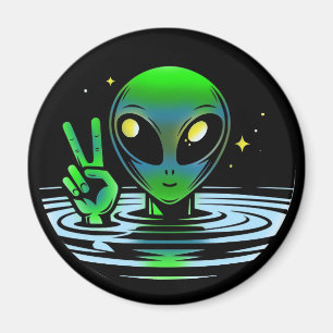 Aimant Alien extraterrestre faisant un signe de paix 