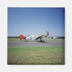 Aimant avion P-51 C Tuskegee Red Tail au CAF Air