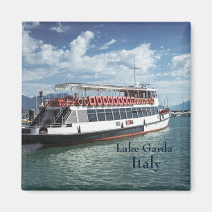 Aimant Bateau de ferry sur le lac de Garde en italie