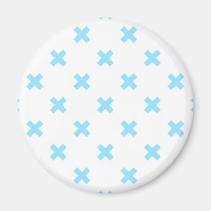 Aimant Bébé bleu croix coutures sur blanc