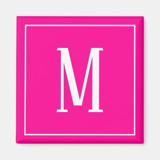 Aimant carré Monogramme blanc sur fond rose vif