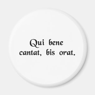 Aimant Celui qui chante bien prie deux fois.