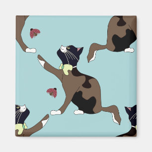 Aimant Chat avec un arc attrape une coccinelle.