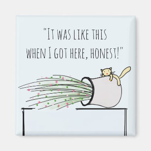 Aimant Chat mignon qui frappe les choses par dessus