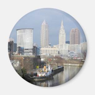 Aimant Cleveland OH (vue sur la rivière avec remorqueur)