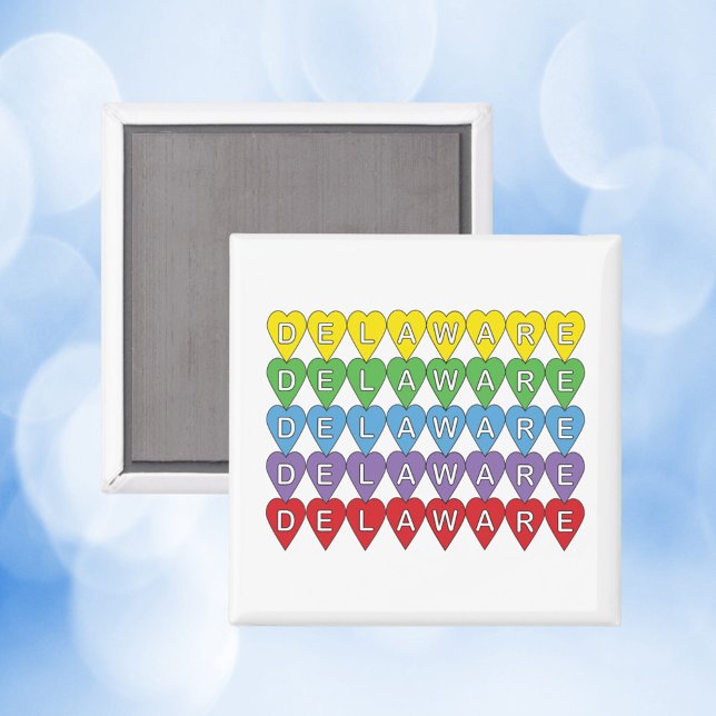 Aimant Coeurs du Delaware Motif (A magnet with yellow, green, blue, purple and red hearts that spell out Delaware.)