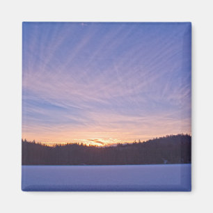 Aimant Coucher de soleil sur le lac et les arbres d'hiver