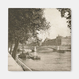 Aimant Cru de la Seine, Paris, France
