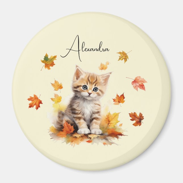Aimant Cute Orange Tabby Kitten dans les feuilles d'autom (Devant)