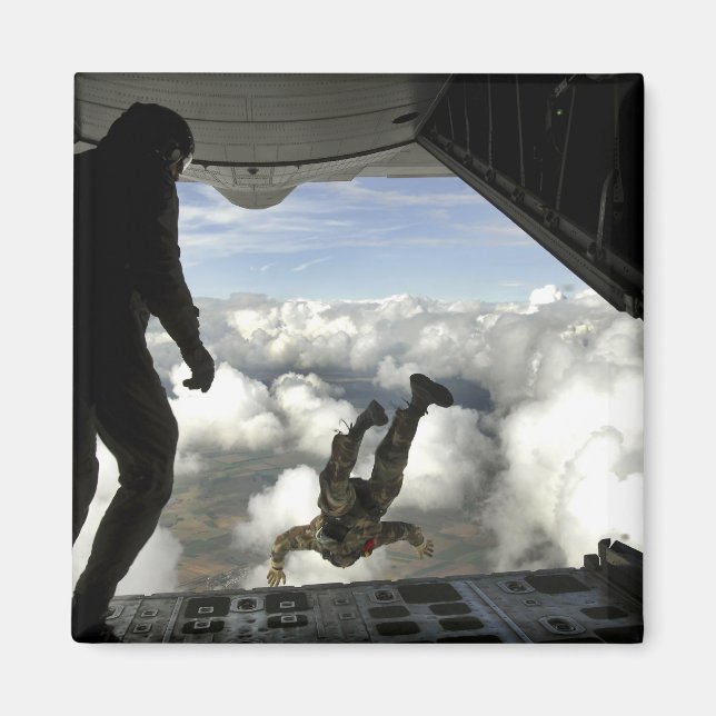 Aimant Des parachutistes sautent à l'arrière d'un C-130 (Devant)