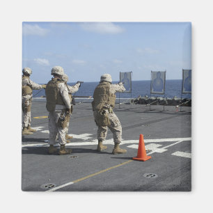 Aimant Des policiers militaires s'entraînent avec le Berr