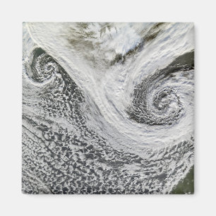 Aimant Deux cyclones formés en tandem au sud de l'Islande