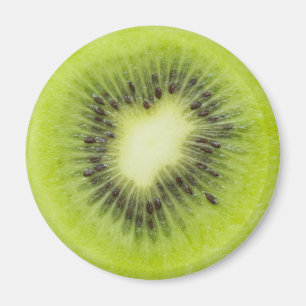 Aimant Du kiwi frais. Closeuse à tranche ronde isolée
