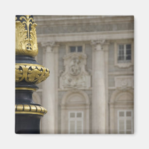Aimant Espagne, Madrid. Palais Royal, lampe dorée ornée