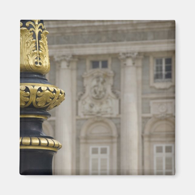 Aimant Espagne, Madrid. Palais Royal, lampe dorée ornée (Devant)