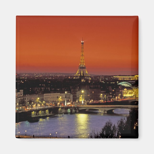 Aimant Europe, France, Paris. Vue coucher de soleil sur E (Devant)