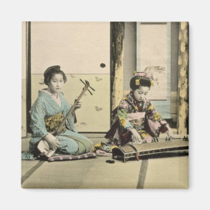 Aimant Filles japonaises jouant la cannelure, le "koto"