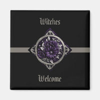 Fleurs violettes en cadre gothique avec ruban