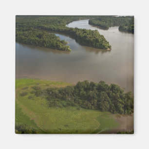 Aimant Fleuve Essequibo, plus long fleuve de Guyane, et