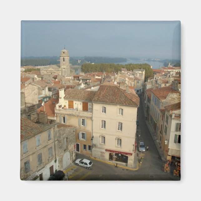 Aimant France, Arles, Provence, vue sur la ville depuis (Devant)