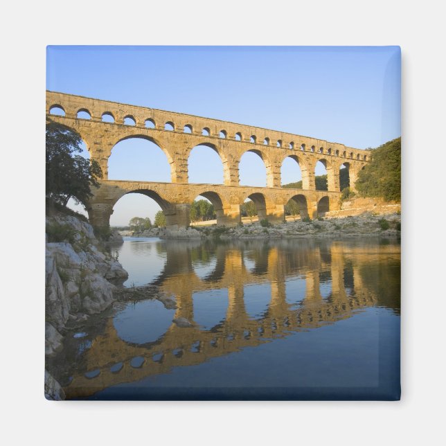 Aimant France, Avignon. Aqueduc romain du Pont du Gard (Devant)