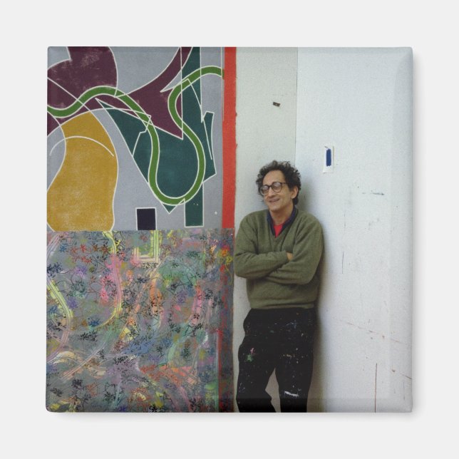 Aimant Frank Stella à côté d'une de ses oeuvres (Devant)