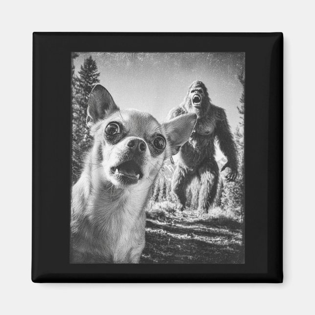 Aimant Funny Chihuahua Selfie With Bigfoot Sasquatch Cryp (Devant)