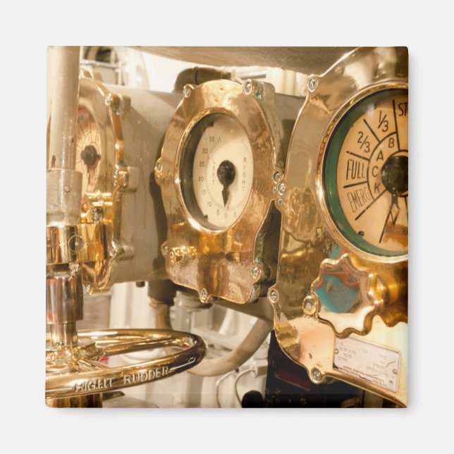 Aimant Gages Et Instruments De Navigation Sur Sous-Marin (Devant)