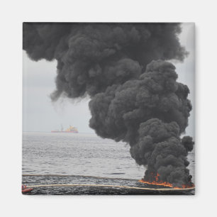 Aimant Gathered a concentré des brûlures d'huile