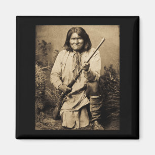 Aimant Geronimo avec le fusil 1886