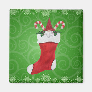 Aimant Gnome mignonne dans l'encombrement des tourneiges 