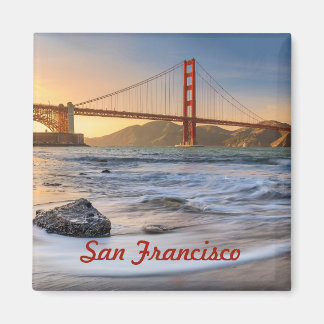 Aimant Golden Gate Bridge à San Francisco au coucher du s