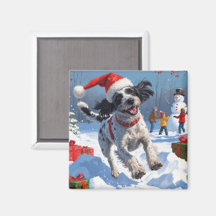 Aimant Griffon à poil dur avec un chapeau de Noël enneigé