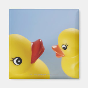 Aimant Gros plan de deux canards en caoutchouc