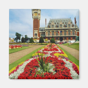 Aimant Hôtel de ville rose, Calais, France fleurit