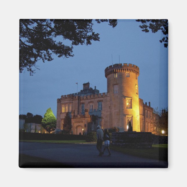 Aimant Irlande, le château de Dromoland éclairé à la tomb (Devant)