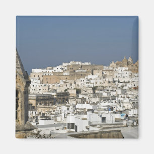Aimant Italie, Ostuni, vue rapprochée sur la vieille vil