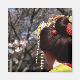 Aimant Japon, Kyoto. Vue arrière en gros plan de geisha