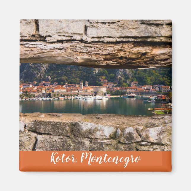 Aimant Kotor à travers la fenêtre (Devant)