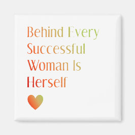 Aimant La Citation Motivationnelle Derrière La Femme Est 