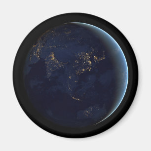 Aimant La Terre s'illumine la nuit en Asie et en Australi