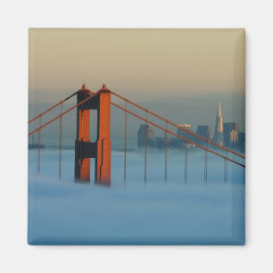 Aimant Le brouillard se répand dans la baie de San Franci