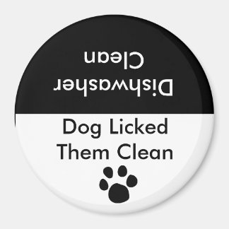 Aimant Le chien les a léchés pour les nettoyer