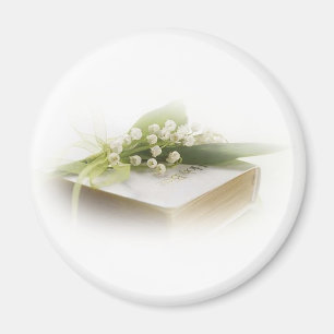 Aimant le muguet avec la bible