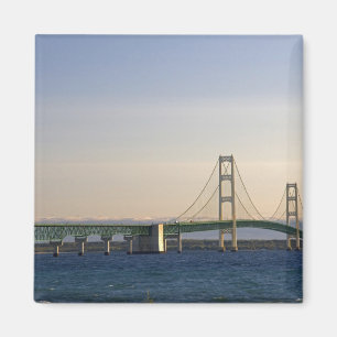 Aimant Le pont Mackinac enjambant les détroits de 3