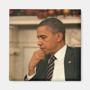 Aimant Le président Barack Obama réfléchit lors de sa ren