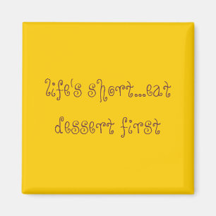 Aimant le short de la vie… mangent le dessert d'abord