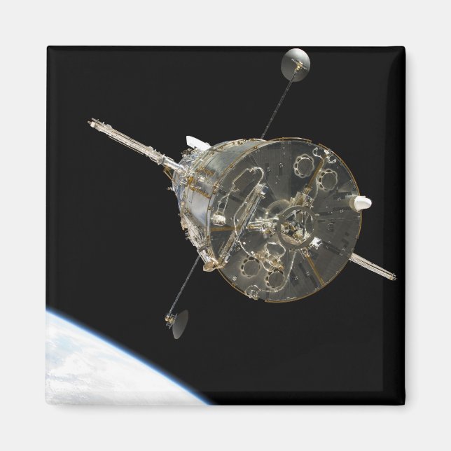Aimant Le télescope spatial Hubble en orbite au-dessus de (Devant)
