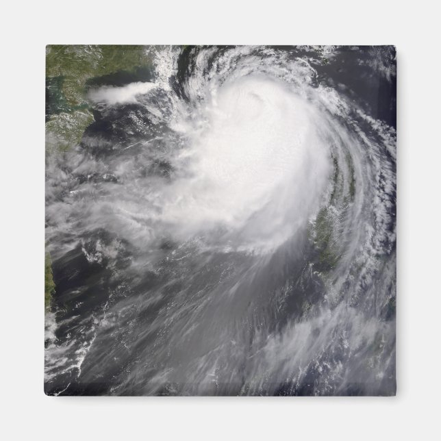 Aimant Le typhon Nuri approche de la Chine (Devant)